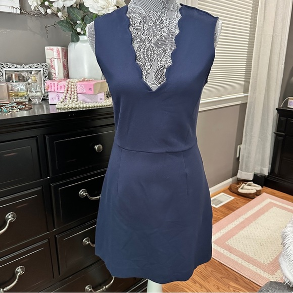 French Connection Lula Scallop V-Neck Dress | Size 6 | NWT - Picture 2 of 12